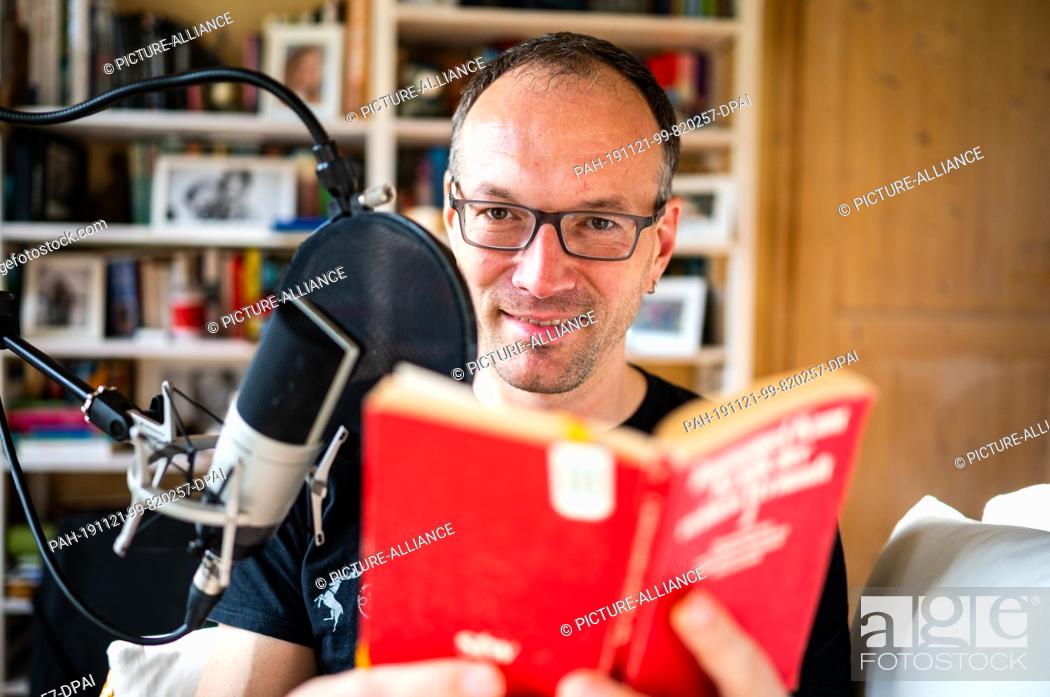 Stock Photo: 29 October 2019, Lower Saxony, Kakenstorf: Toby Baier, ""falling asleep"" podcaster, sits in his study and is in the process of making a new contribution.