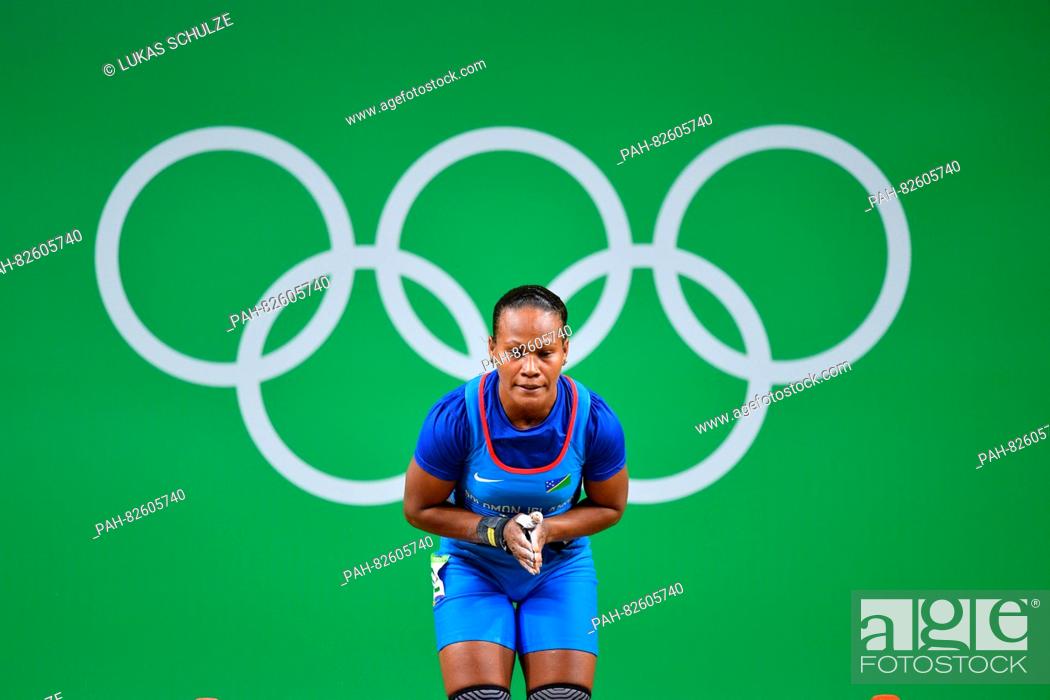 Photo de stock: Jenly Wini of the Solomon Islands competes during the Women's 58kg Group B category of the Rio 2016 Olympic Games Weightlifting events at the Riocentro in Rio.