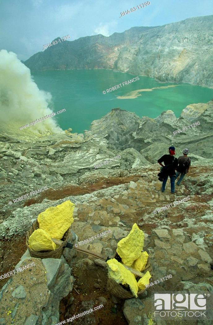Stock Photo: The crater and crater lake of Gunung Ijen in east Java, Indonesia, Southeast Asia, Asia.