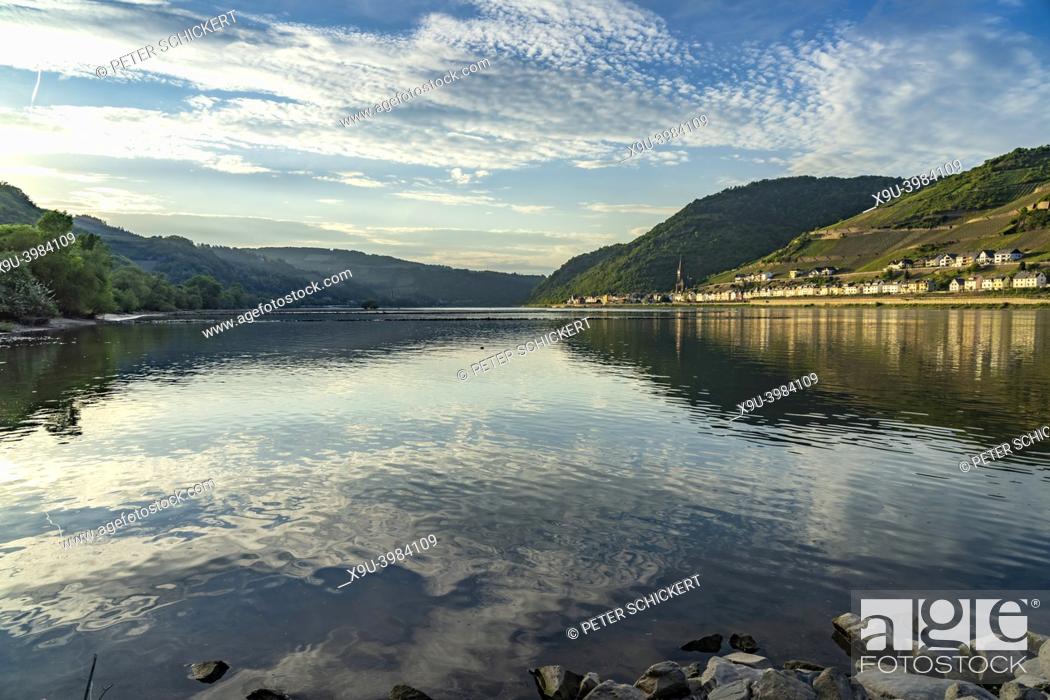 Stock Photo: View over the rhine river to Lorch, world heritage Upper Middle Rhine Valley, Hesse, Germany.