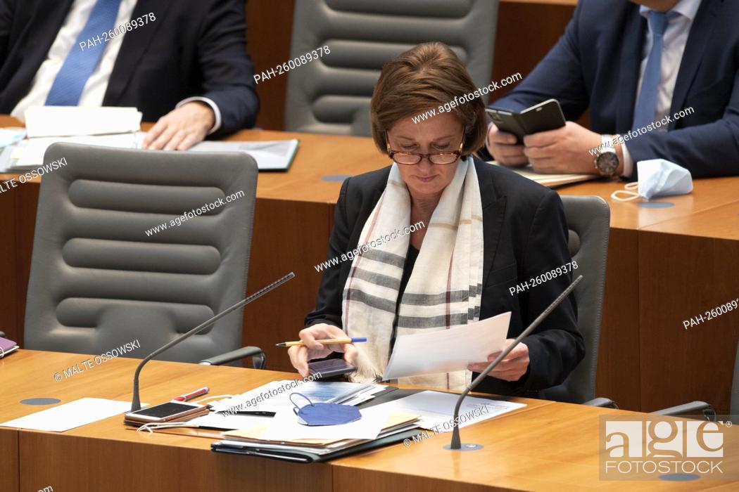 Stock Photo: Yvonne GEBAUER, FDP, Minister for Schools and Education of the State of North Rhine-Westphalia, debate on the subject of ""equating school subject computer.