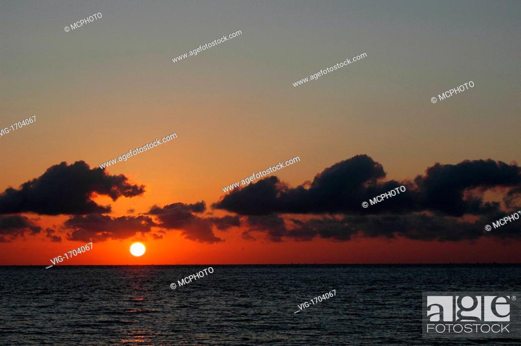 Stock Photo: Sundown with clouds - 01/01/2009.