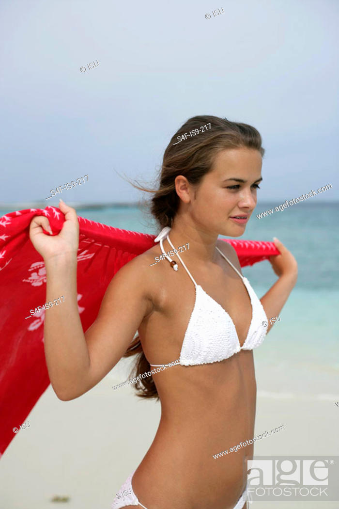 blootstelling accessoires attent Young girl wearing bikini, standing at the beach, Stock Photo, Picture And  Royalty Free Image. Pic. S4F-IS9-217 | agefotostock