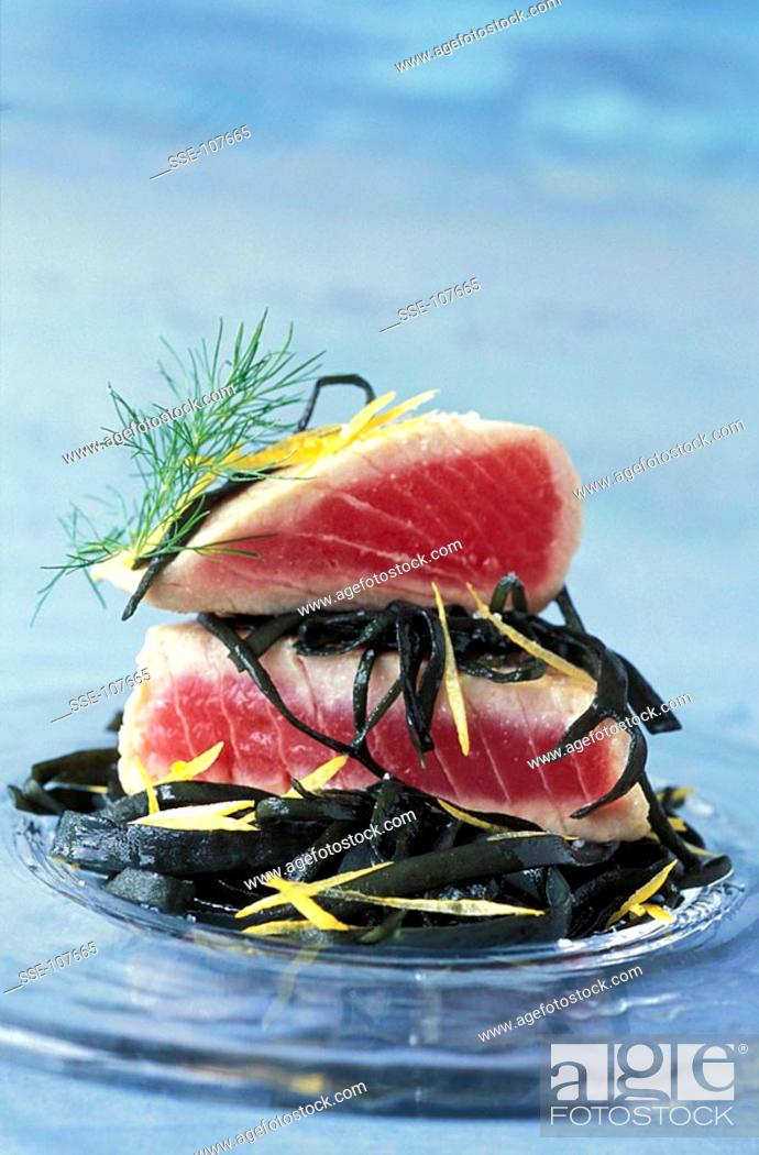Photo de stock: choice tuna steak with sea spaghetti topic: seaweed.