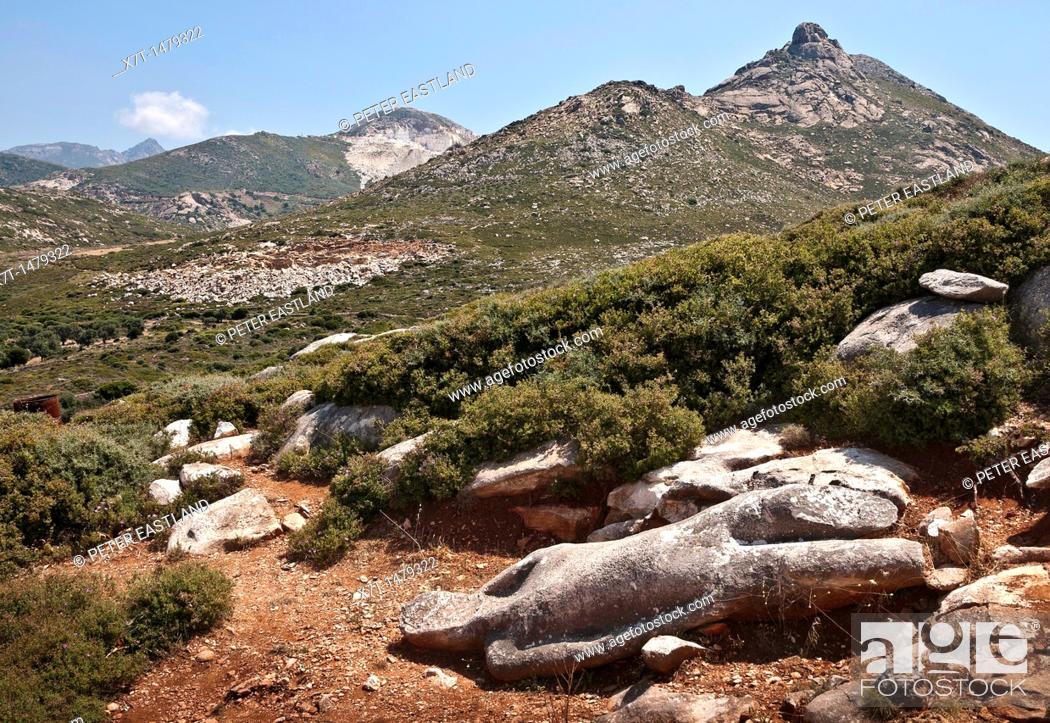 Photo de stock: The ancient kouros abandoned by its makers because of flaws in the stone, at the Ancient marble quarries at Flerio, Naxos, Greece.