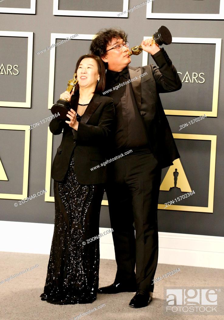 Photo de stock: Bong Joon-ho and Kwak Sin-ae at the 92nd Academy Awards - Press Room held at the Dolby Theatre in Hollywood, USA on February 9, 2020.