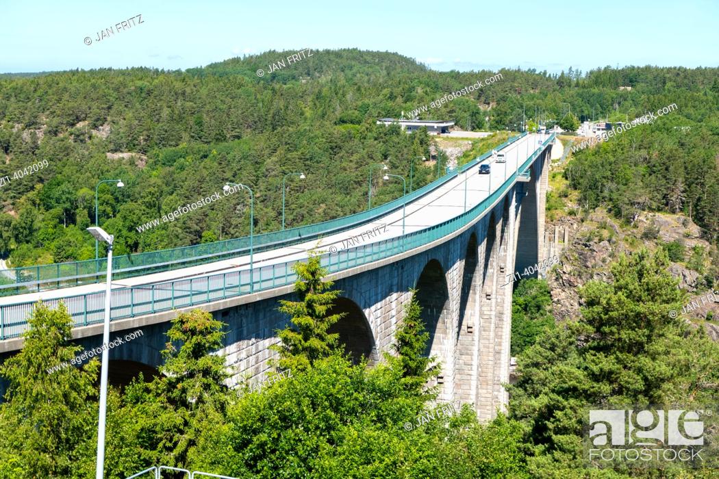 Stock Photo: Gamle Svinesundsbrua, bridge at the border of Sweden and Norway.