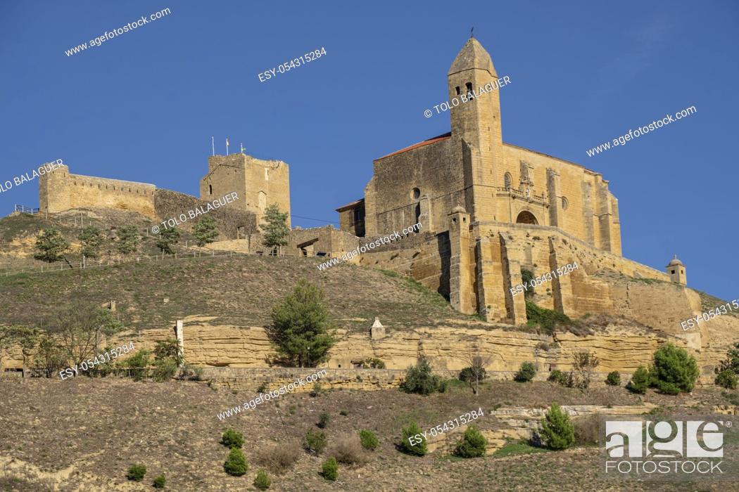 Imagen: Iglesia parroquial de Santa María la Mayor y castillo de San Vicente, San Vicente de la Sonsierra, La Rioja, Spain.