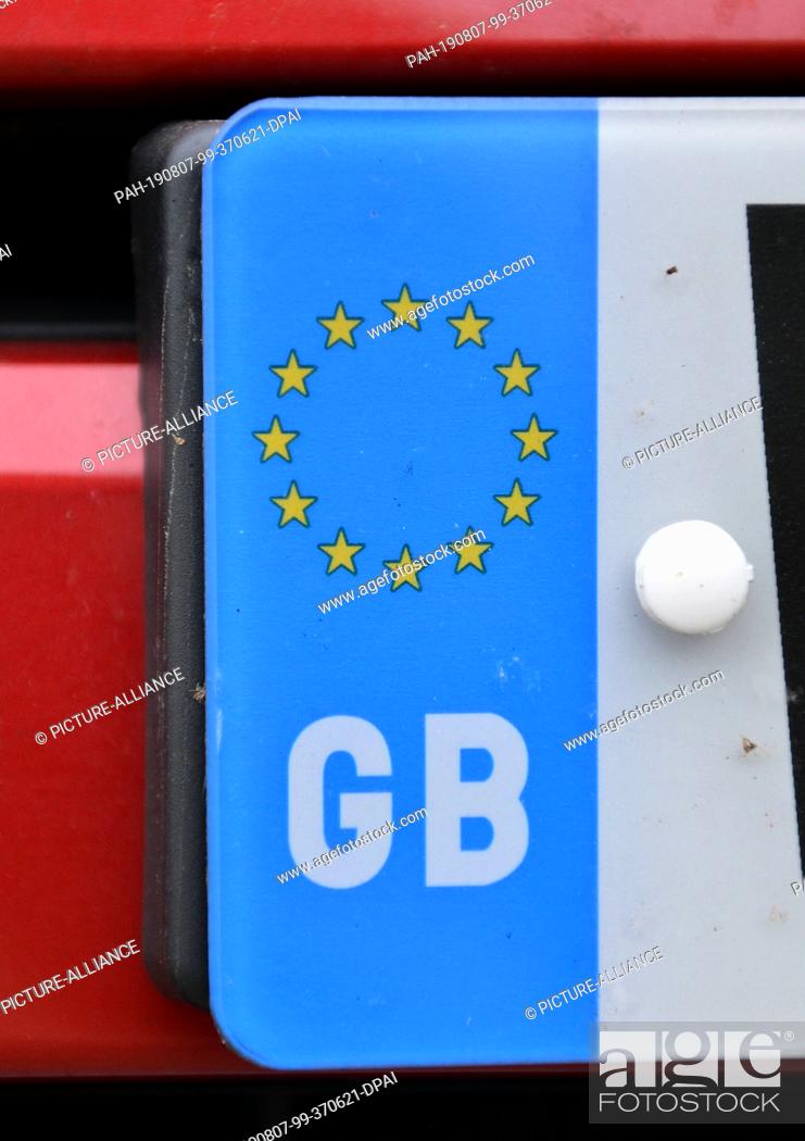 Stock Photo: 10 July 2019, Great Britain, St Ives: The country code GB for Great Britain, Great Britain under the European flag on a car registration plate.