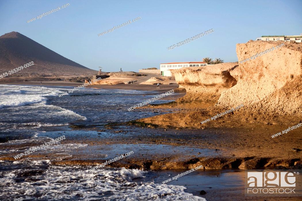 Stock Photo: Strand und der Berg Montana Roja in El Medano, Granadilla de Abona, Insel Teneriffa, Kanarische Inseln, Spanien, Europa | beach and Mount Montana Roja in El.