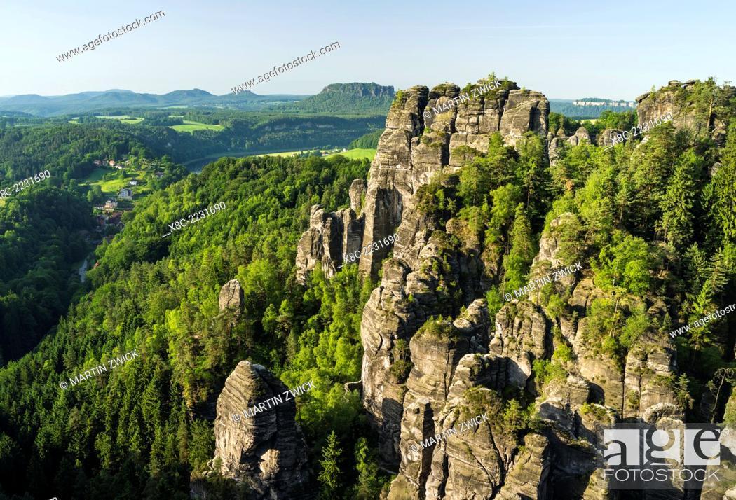 Stock Photo: Elbe Sandstone Mountains (Elbsandsteingebirge) in the National Park Saxon Switzerland (Saechsische Schweiz). The rock formations called Grosse Gans (Great.