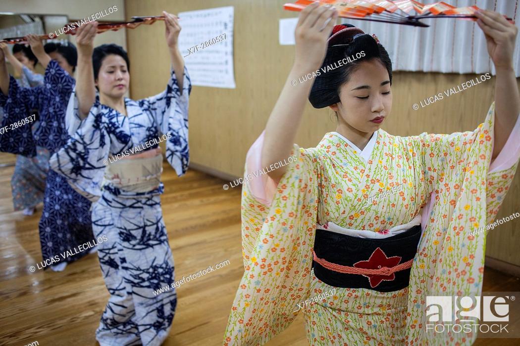 Stock Photo: Geishas and 'maikos' (geisha apprentice) in dance class. Geisha school(Kaburenjo) of Miyagawacho. Kyoto. Kansai, Japan.