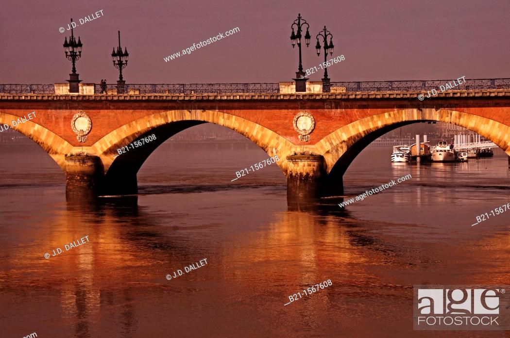 Stock Photo: France, Aquitaine, Gironde, Garonne river passing under the 'Pont de pierre' bridge, at Bordeaux.