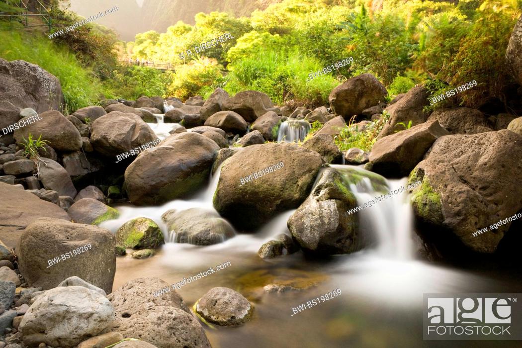 Stock Photo: Creek at Kepaniwai County Park, USA, Hawaii, Maui, Iao Valley.