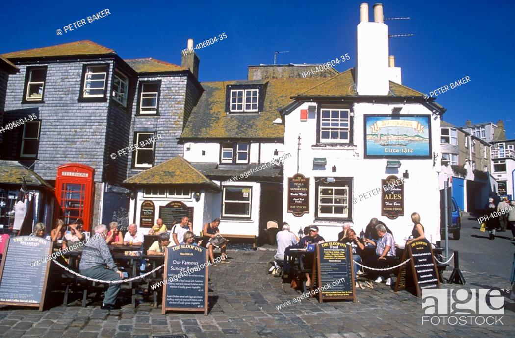 Stock Photo: The Sloop Inn, a popular harbourside pub in St Ives.