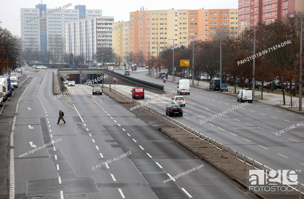 Imagen: 18 January 2021, Berlin: On one of the capital's busiest outbound and inbound roads, Alt-Friedrichsfelde in the Lichtenberg district.