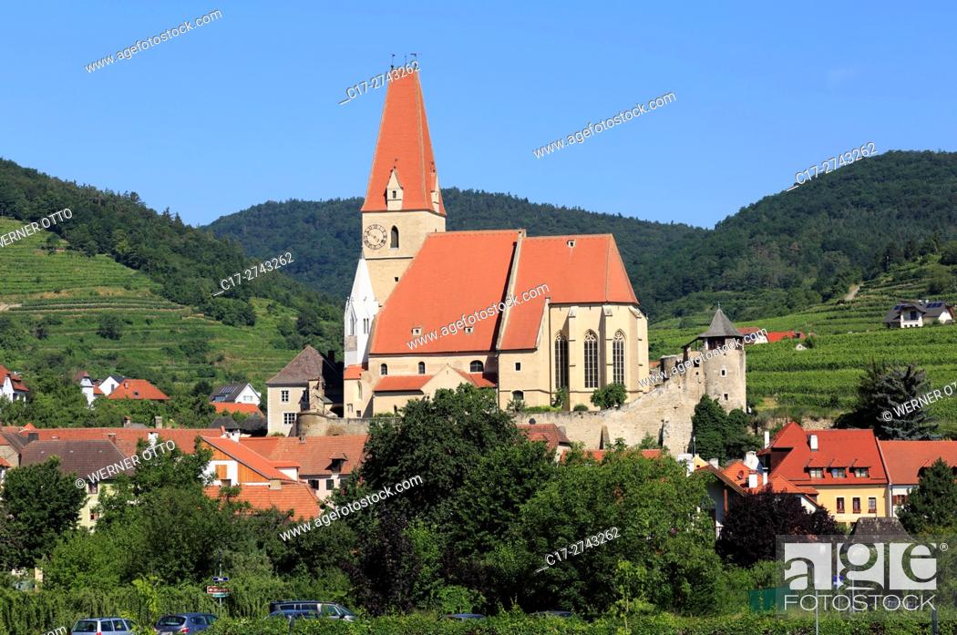 Stock Photo: Austria, Lower Austria, A-Weissenkirchen in der Wachau, Danube, Wachau, Waldviertel, Saint Mary Himmelfahrt Church, fortified church, catholic parish church.