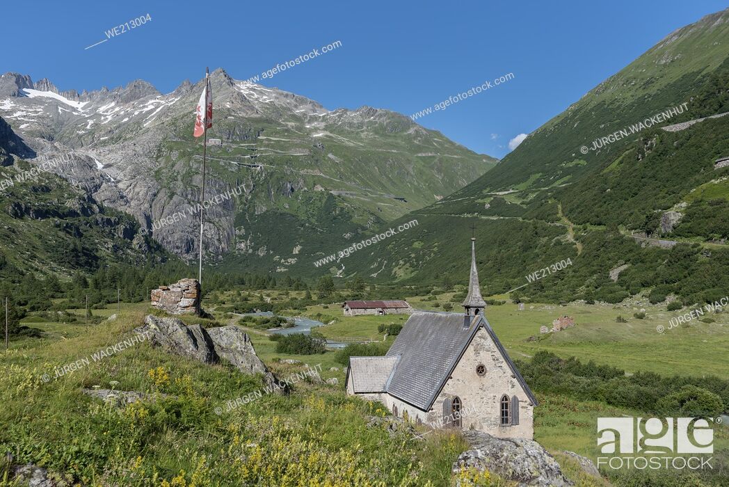 Imagen: Landscape of the Rhone Valley in front of the Rhone Glacier and the Anglican Chapel in the hamlet of Gletsch, Oberwald, Valais, Switzerland, Europe.
