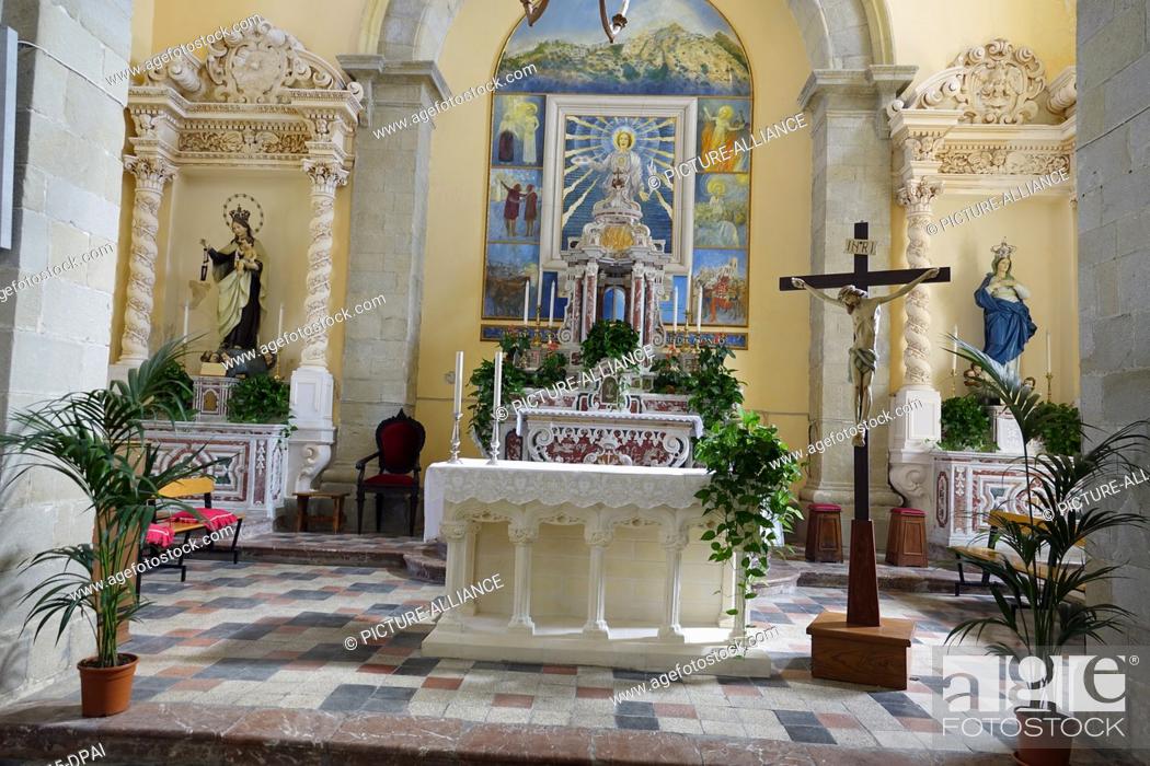 Stock Photo: 05 September 2018, Italy, Savoca: 05 September 2018, Italy, Savoca: The altar in the church of St. Nicolo from the 16th century.