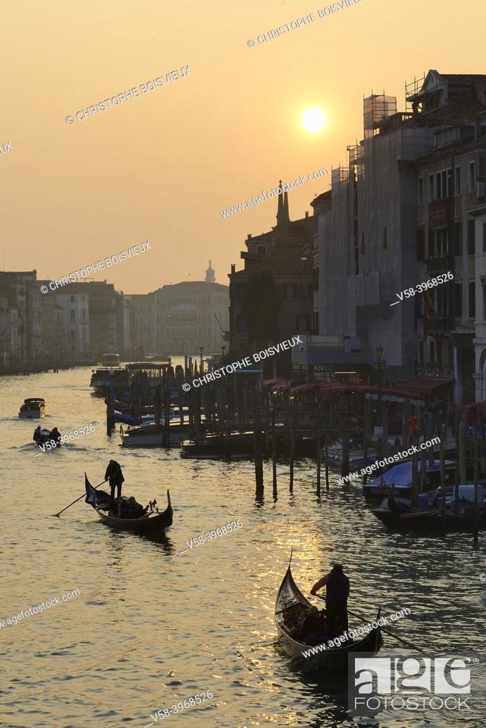 Photo de stock: Italy, Unesco World Heritage Site, Venice, The Grand Canal at sunset.