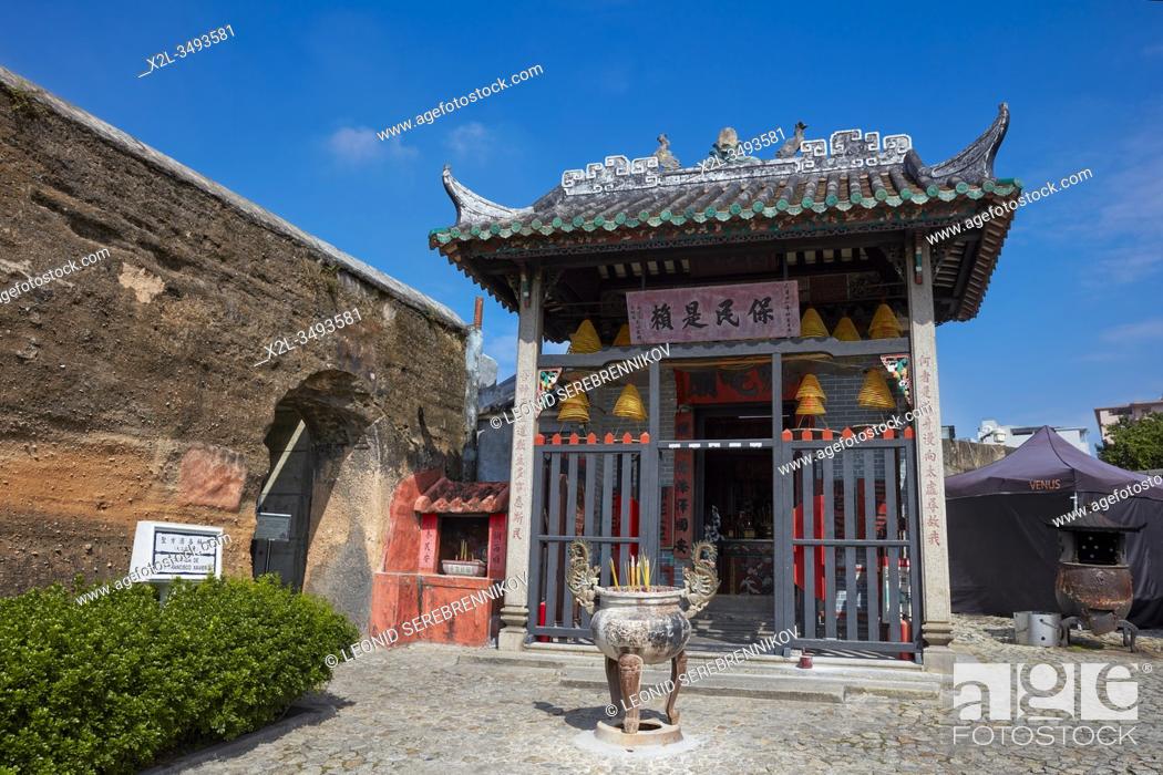 Stock Photo: Bronze incense urn at the Na Tcha Temple, built in 1888 and dedicated to the worship of the Chinese folk deity Na Tcha. Macau, China.