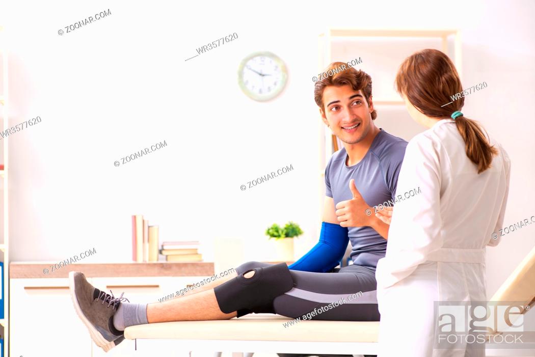 Stock Photo: Young male patient visiting female doctor traumatologist.