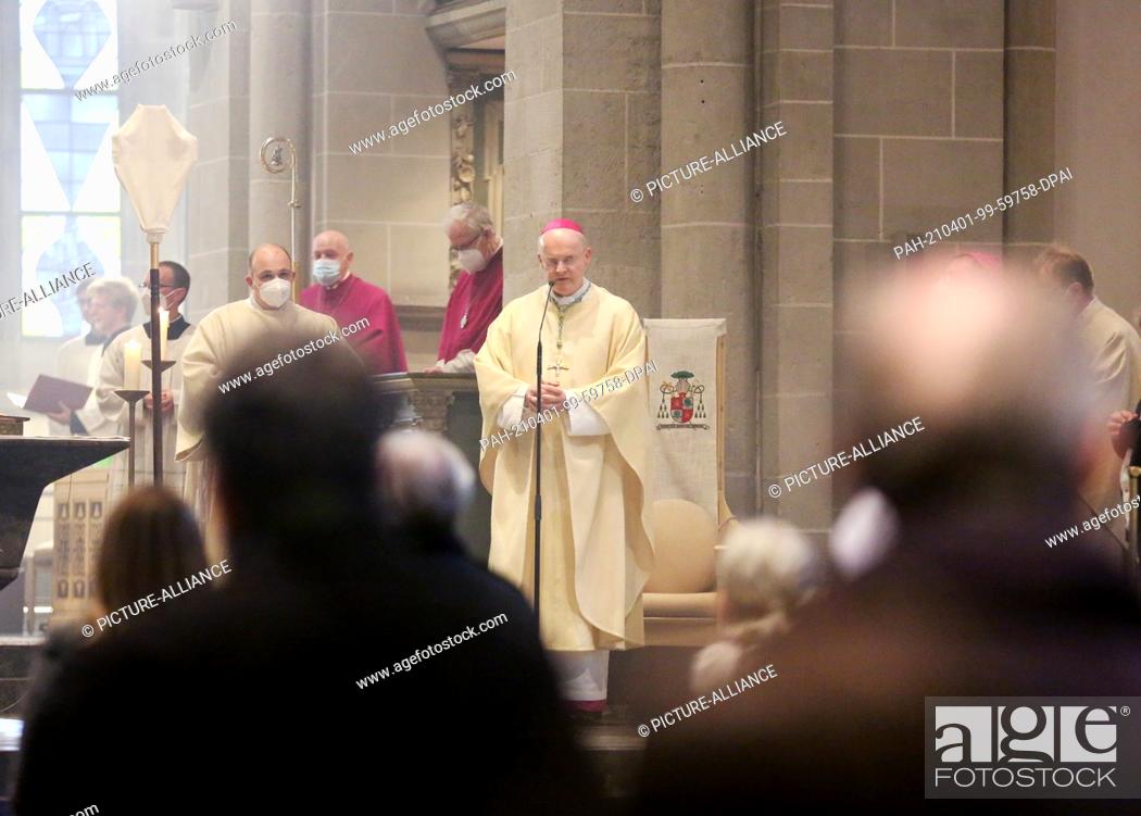 Stock Photo: 01 April 2021, North Rhine-Westphalia, Essen: Bishop Josef Overbeck celebrates the Pontifical Mass, the Holy Mass of the Last Supper.