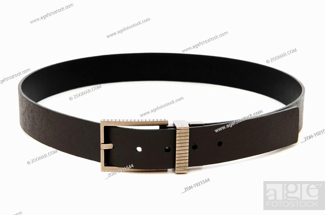 Imagen: Leather belt isolated on the white background.