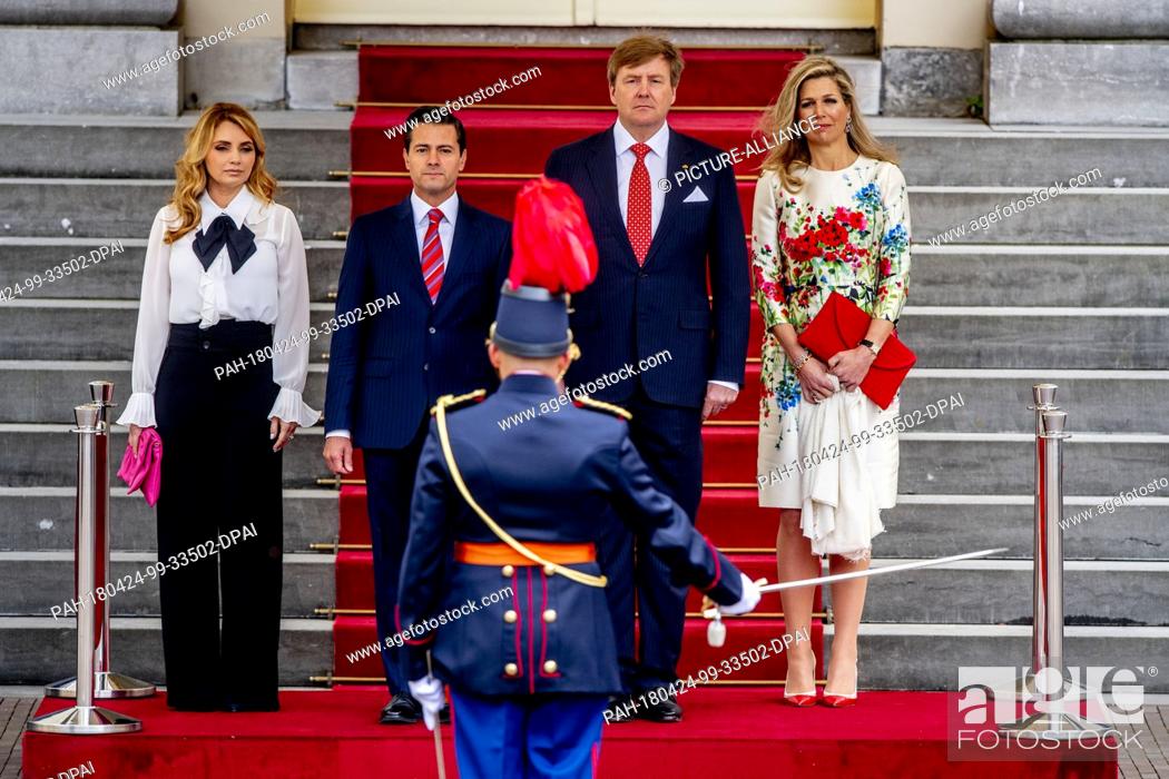 Photo de stock: King Willem-Alexander and Queen Maxima of The Netherlands receive president Pena Nieto of Mexico and his wife Angelica Rivera de Pena at Palace Noordeinde in.