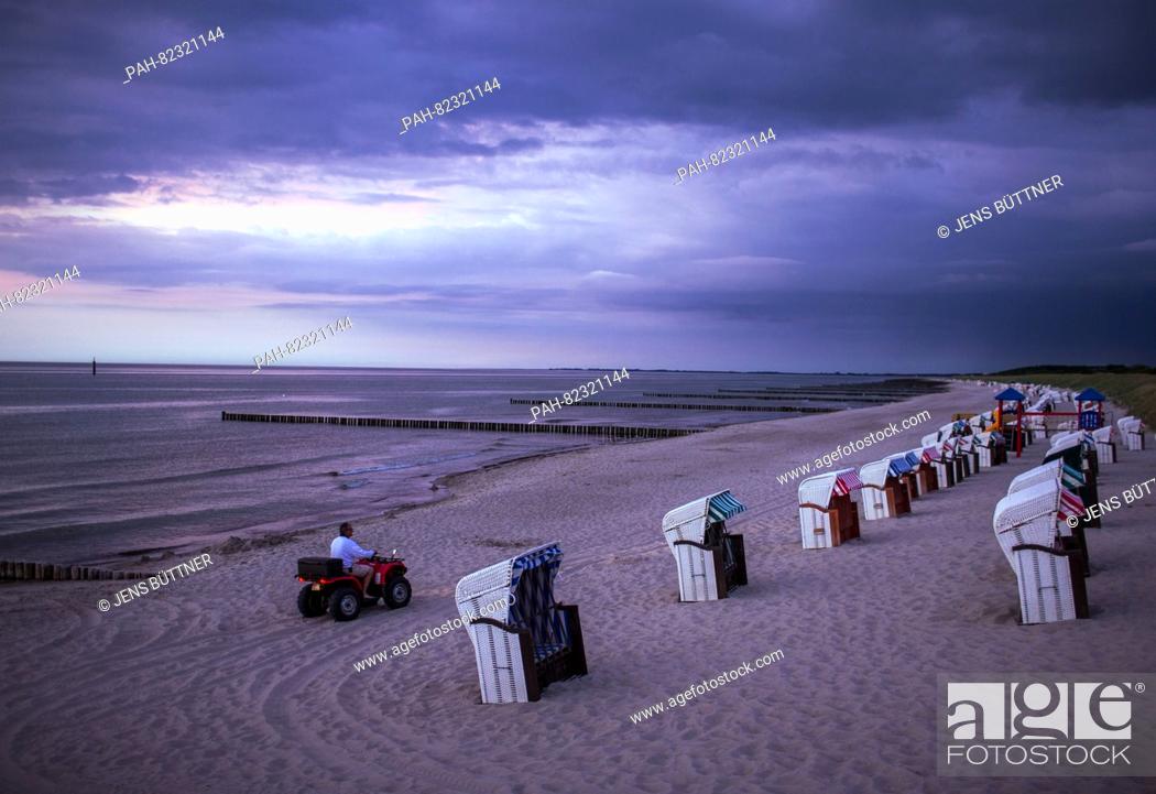 Stock Photo: View of the Baltic Sea coast during sundown in the spa town Graal-Mueritz, Germany, 9 June 2016. PHOTO: JENS BUETTNER/dpa | usage worldwide.