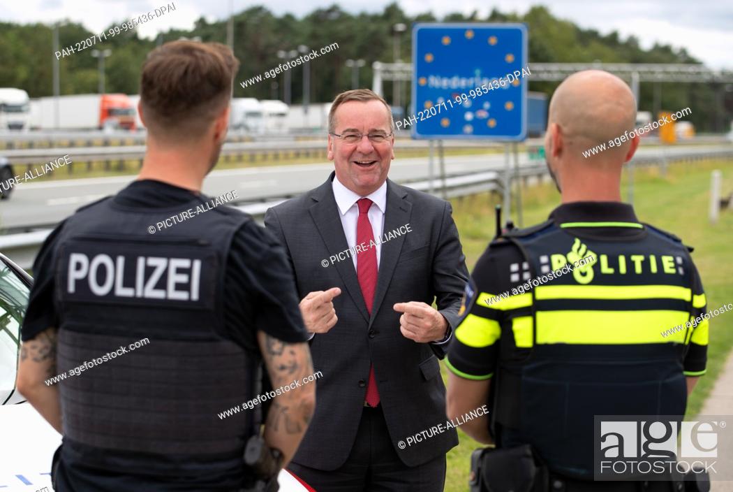Stock Photo: 11 July 2022, Lower Saxony, Bad Bentheim: Lower Saxony's Interior Minister Boris Pistorius (SPD) talks with a German (l) and a Dutch (r) police officer from the.