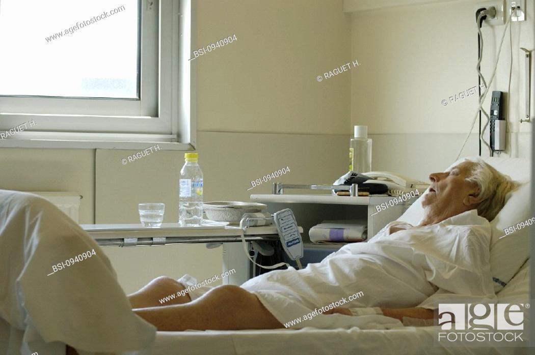 Stock Photo: ELDERLY HOSPITAL PATIENT<BR>Photo essay from hospital.<BR>Hospital of Reims, in the French region of Champagne-Ardenne. Gastrointestinal surgery division.