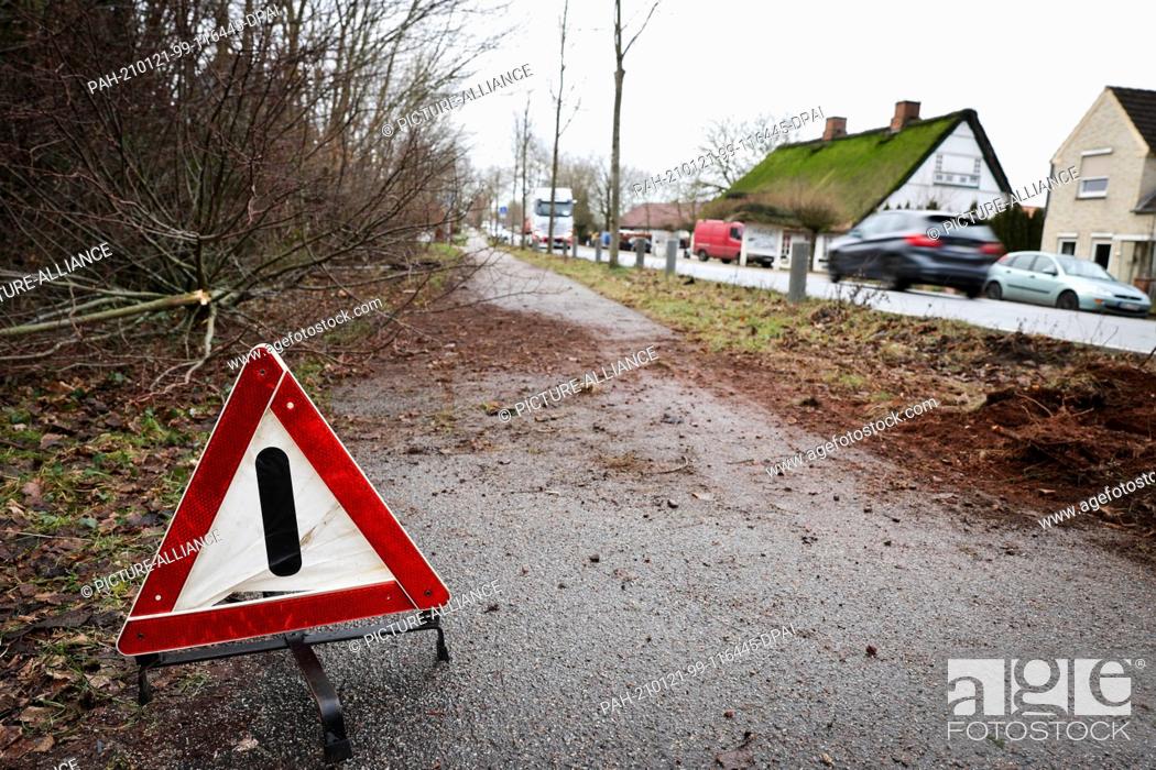 Stock Photo: 21 January 2021, Schleswig-Holstein, Neumünster: A warning triangle stands at the scene of the accident next to the footpath and cycle path.