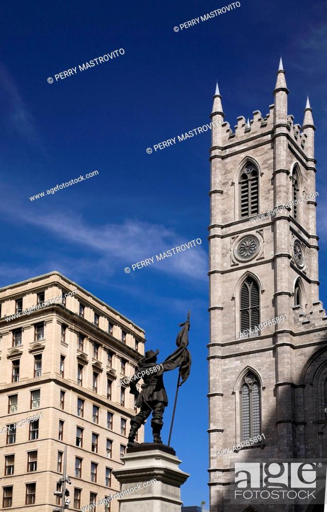 Photo de stock: De Maisonneuve Monument facing one of the Spires of the Notre-Dame Basilica, Place d'Armes, Old Montreal, Quebec, Canada.