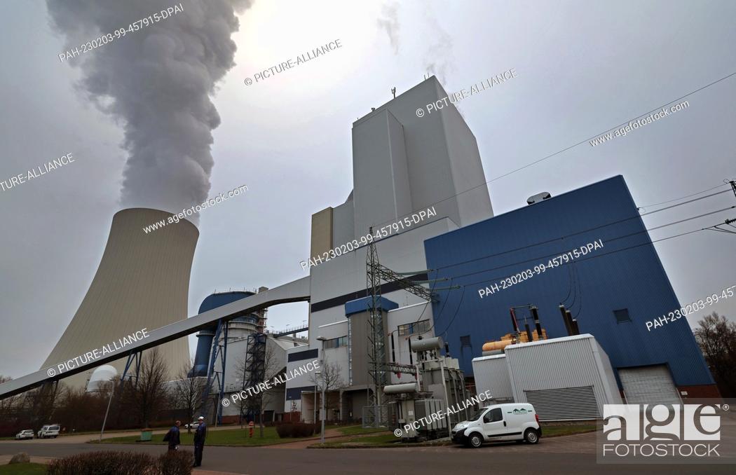 Stock Photo: PRODUCTION - 02 February 2023, Mecklenburg-Western Pomerania, Rostock: The coal-fired power plant in the seaport with the 141.
