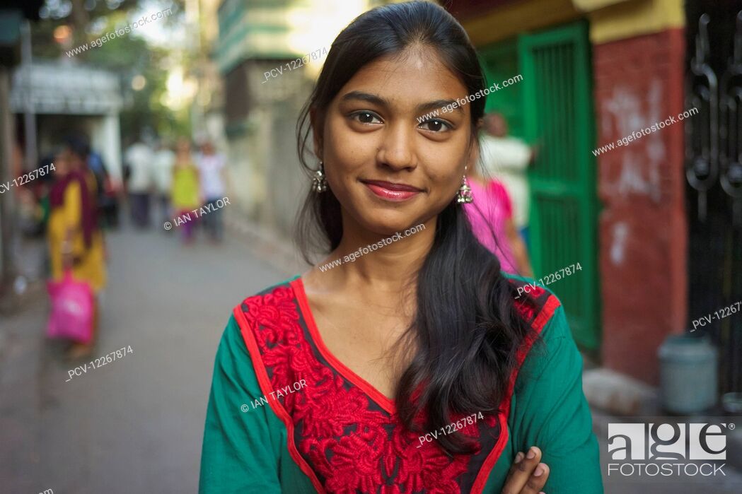 How tall is a woman from kolkata, india?