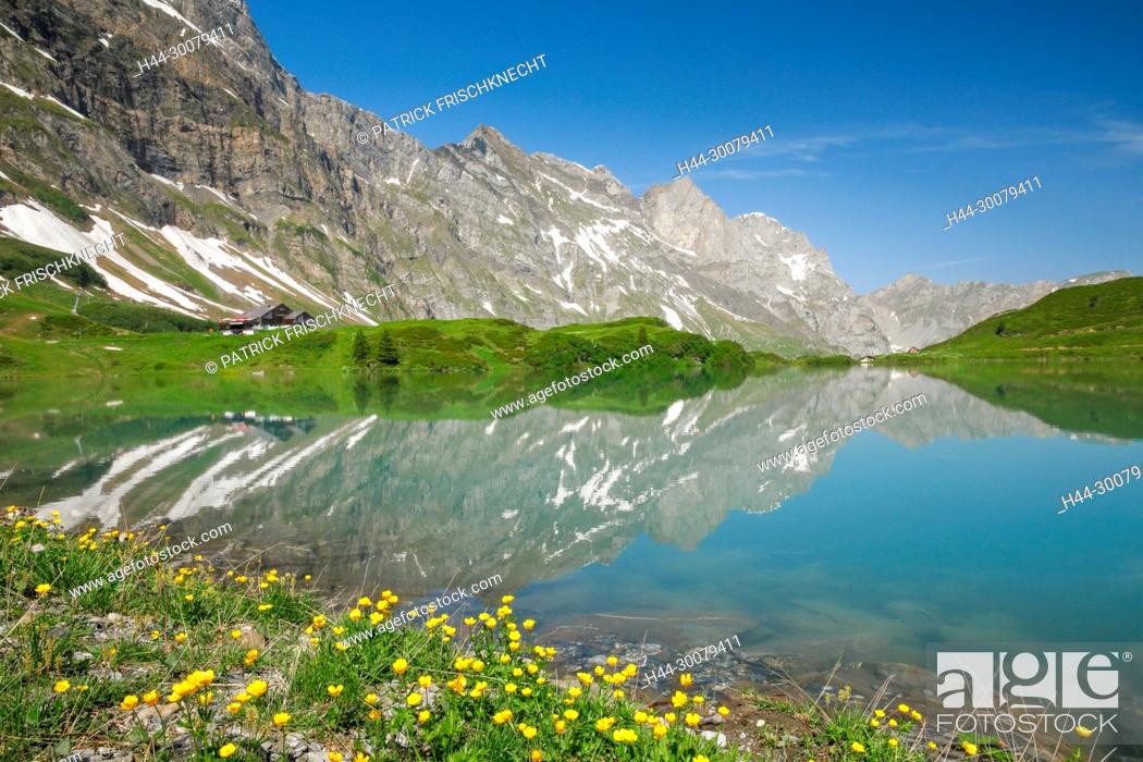 Stock Photo: Trüebsee mit Blick auf Huetstock und Rotsandnollen, Nidwalden, Schweiz.