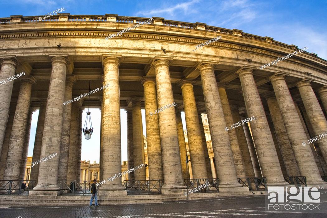 Stock Photo: Bernini's colonnade, St Peter's square, Vatican city, Rome, Lazio, Italy, Europe.
