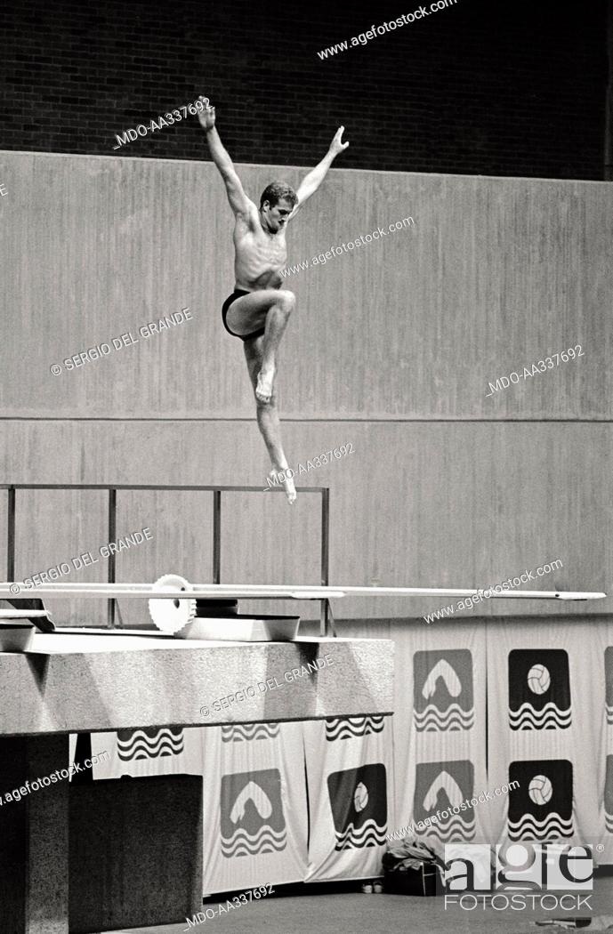 KLAUS DIBIASI Diving Olympic Games Sport 1977 SPORTSCASTER CARD 05-04 