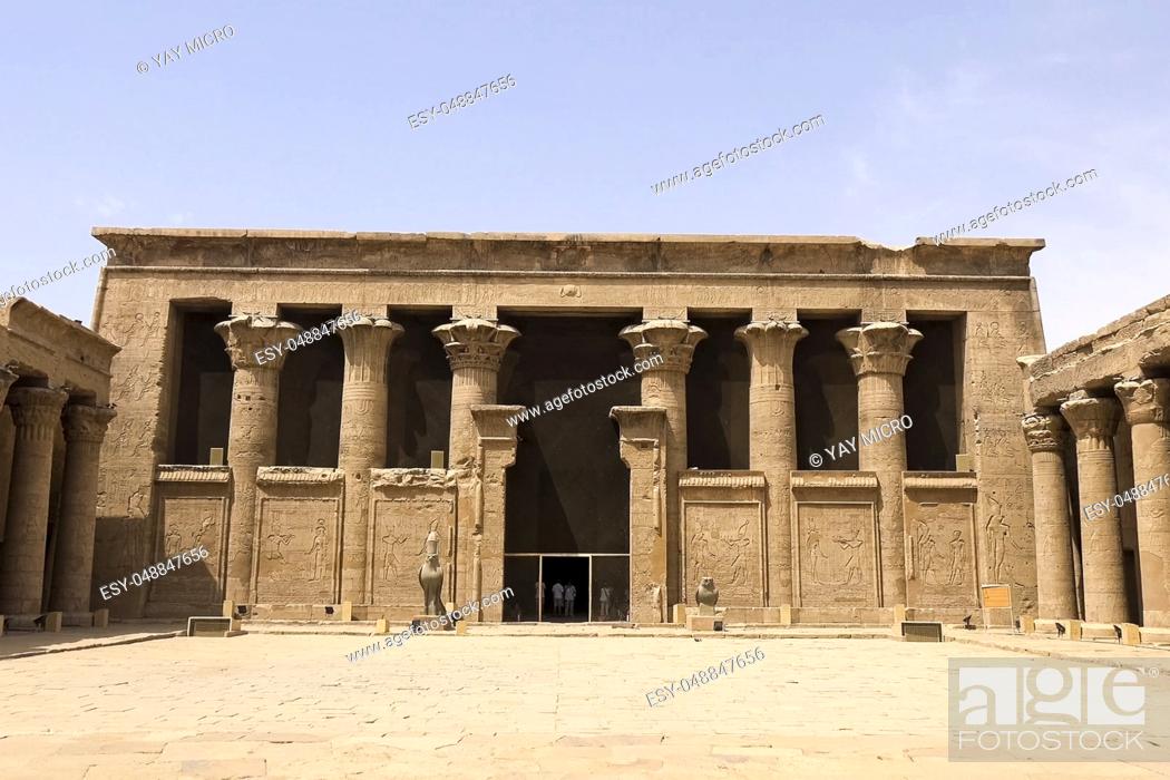 Stock Photo: Buildings and columns of ancient Egyptian megaliths. Ancient ruins of Egyptian buildings.