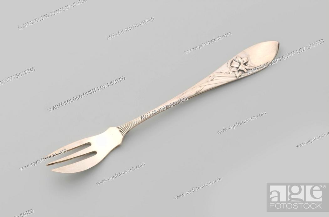 Stock Photo: Spoon of ginger cutlery, Spoon of silver, with an egg shaped bowl. The stem widens towards the end, where it is decorated with a daffodil at the top and bottom.