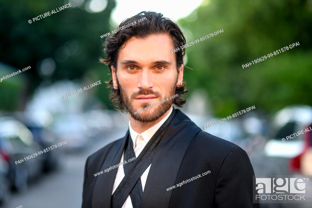 Stock Photo: 28 June 2019, Bavaria, Munich: Vladimir Korneev, actor, comes to the restaurant Kaisergarten for the ARD Degeto reception as part of the Munich Film Festival.
