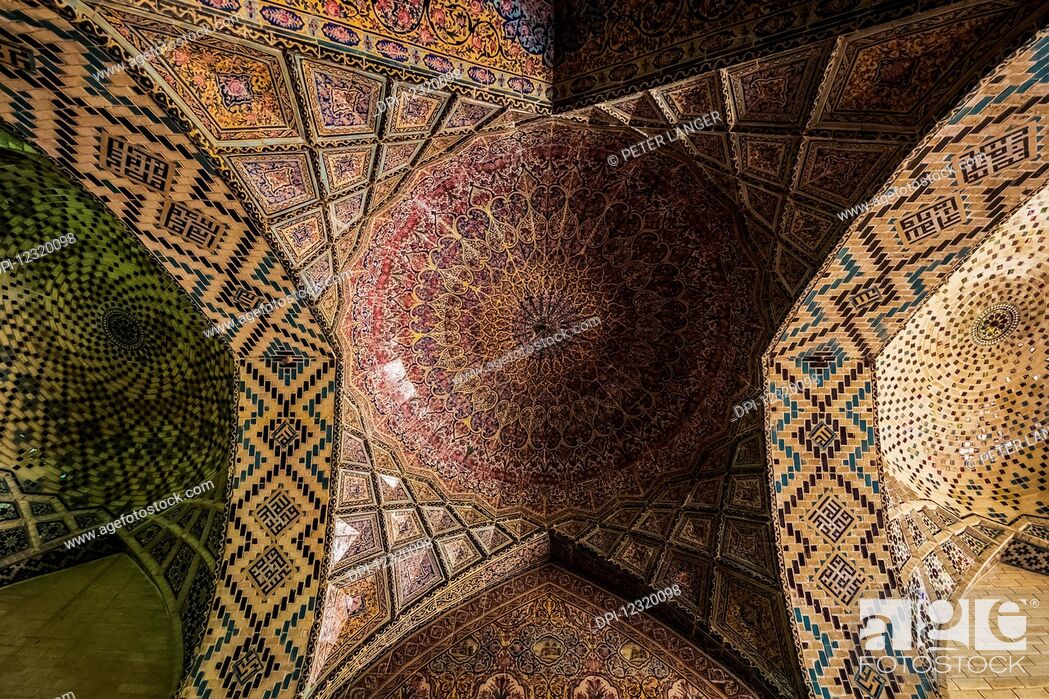 Imagen: Shirazi haft rangi tiles decorating the interior of Nasir ol Molk Mosque; Shiraz, Fars Province, Iran.
