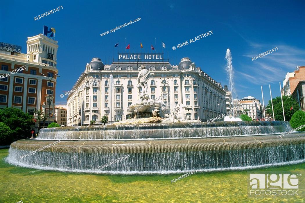 Stock Photo: Spain - Madrid - Fountain of Neptune - Palace Hotel - Fuente de Neptuno - Plaza Cßnovas del Castillo.