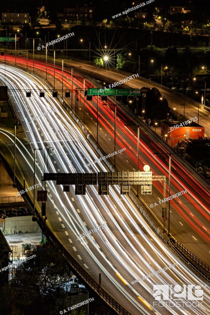 Photo de stock: Stockholm, Sweden Traffic streaks in the downtown on the E4 highway.