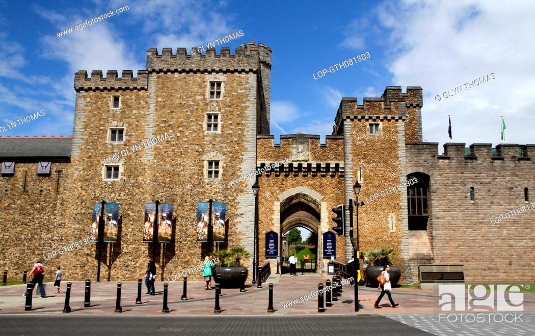 Stock Photo: Wales, South Glamorgan, Cardiff. The South Gate and Black Tower with the Barbican Tower comprise the present day entrance to Cardiff Castle.