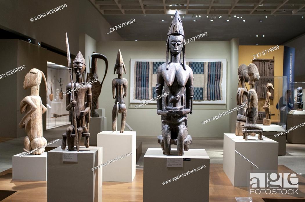 Stock Photo: African art figures at the Metropolitan Museum of Art in New York City. 82nd Street Manhattan New USA. The Museum's collection of art of the peoples of.