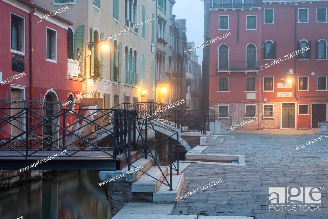 Stock Photo: Foggy morning in the sestier of San Marco, Venice, Italy.