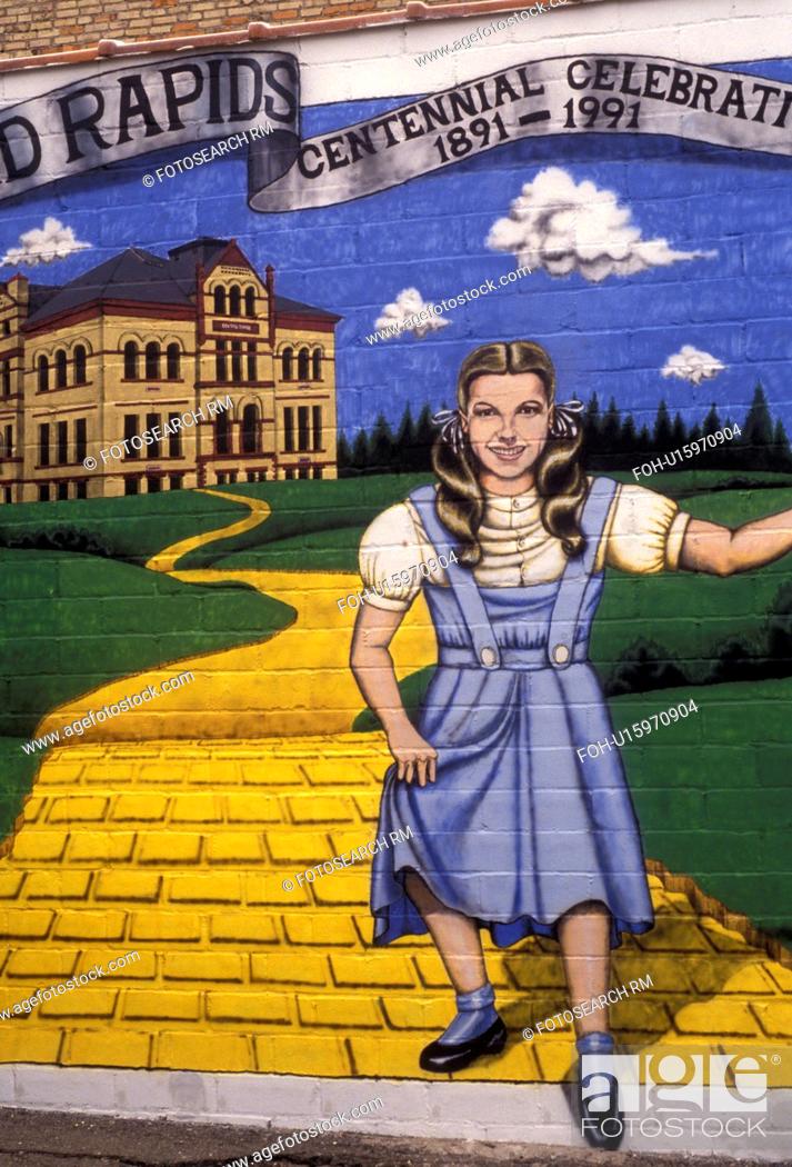 Judy Garland, mural, Minnesota, Wizard of Oz, Judy Garland and The Yellow  Brick Road mural is..., Stock Photo, Picture And Rights Managed Image. Pic.  FOH-U15970904 | agefotostock