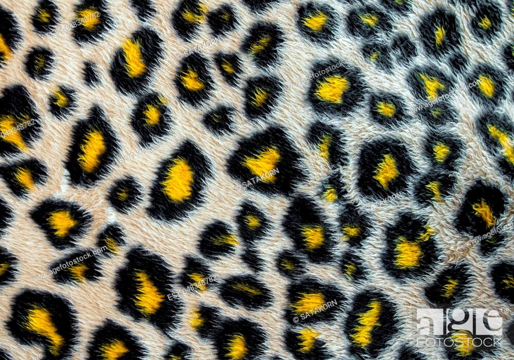 Imagen: Leopard skin pattern leatherette fabric.